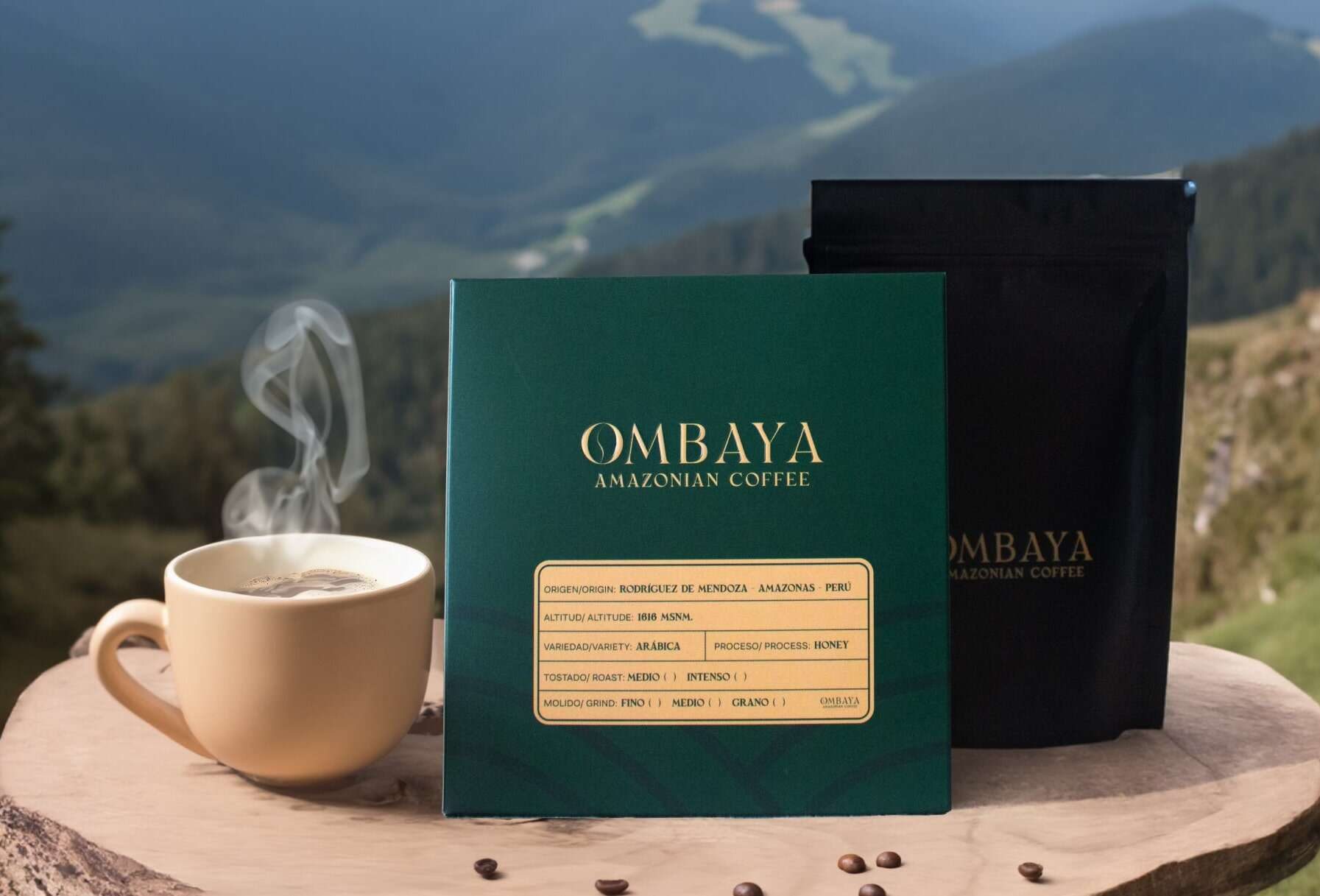 Ombaya Café en frente de las montanas